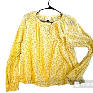 Breezy floral blouse with button details